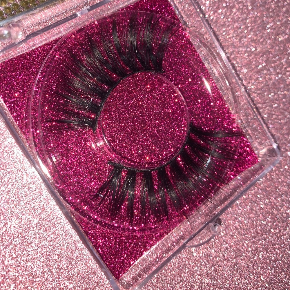 Pretty pink kisses lashes
